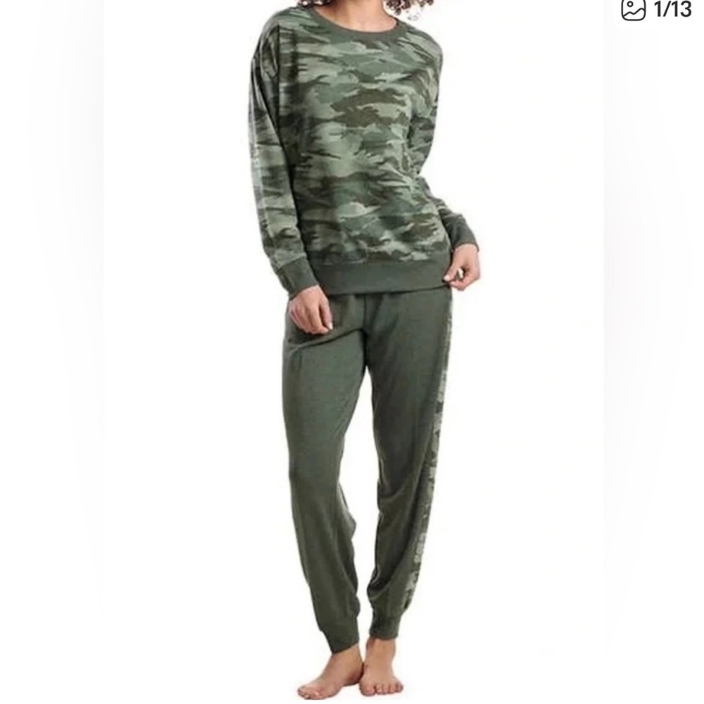 Splendid Camo Printed Green Lounge Set